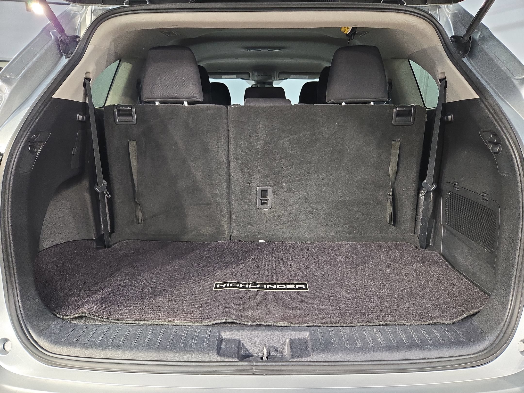 Used 2021 Toyota Highlander L FWD image 16