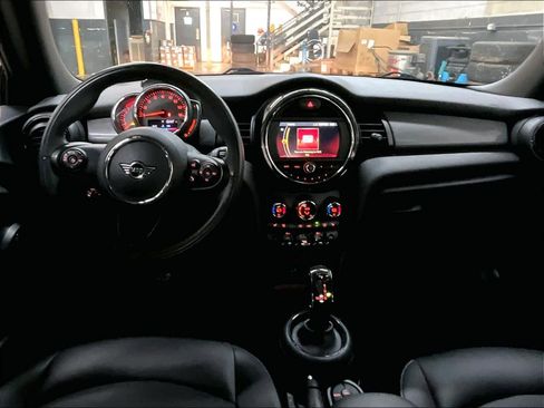 Used 2020 MINI Cooper 2-Door Hardtop image 16