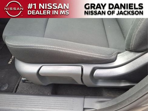 Used 2024 Nissan Rogue S FWD image 12