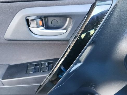 Used 2018 Toyota Corolla iM w/ Carpet Mat Package (TMS) FWD image 8