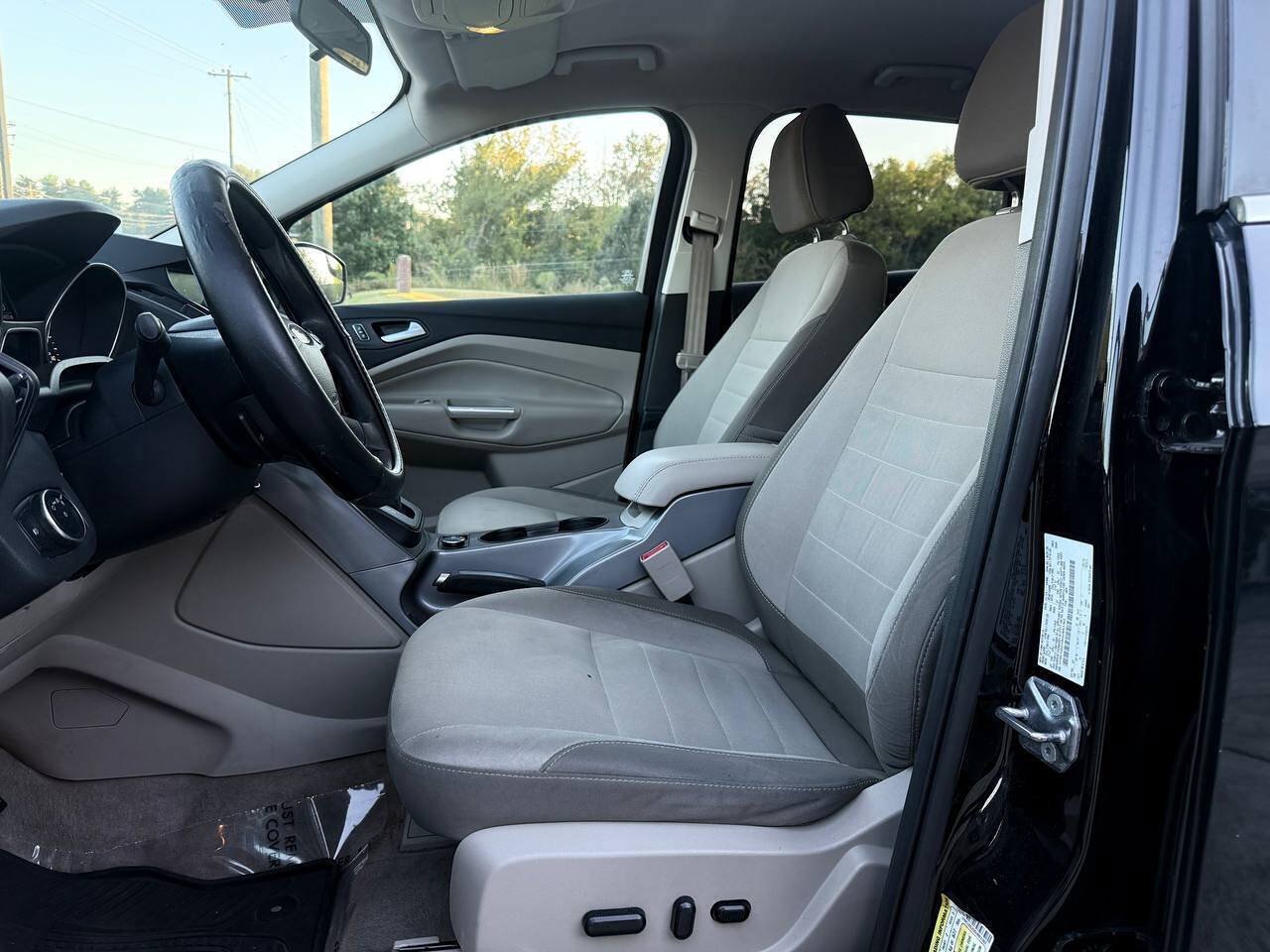 Used 2016 Ford Escape SE w/ Equipment Group 201A FWD image 11