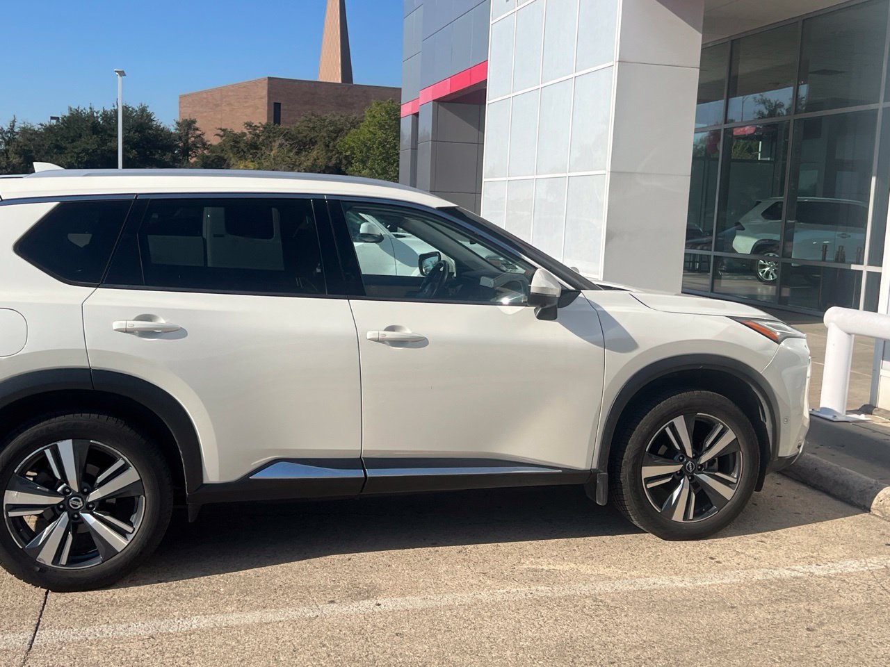 Used 2021 Nissan Rogue Platinum FWD image 14