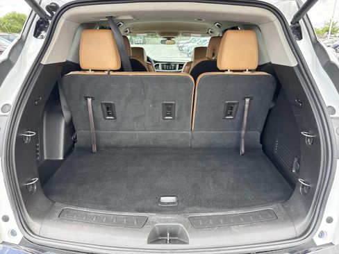 Used 2018 Buick Enclave Essence AWD/4WD image 27
