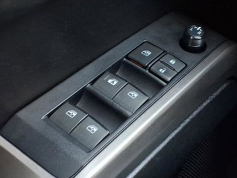 Used 2021 Toyota Tacoma SR5 image 40