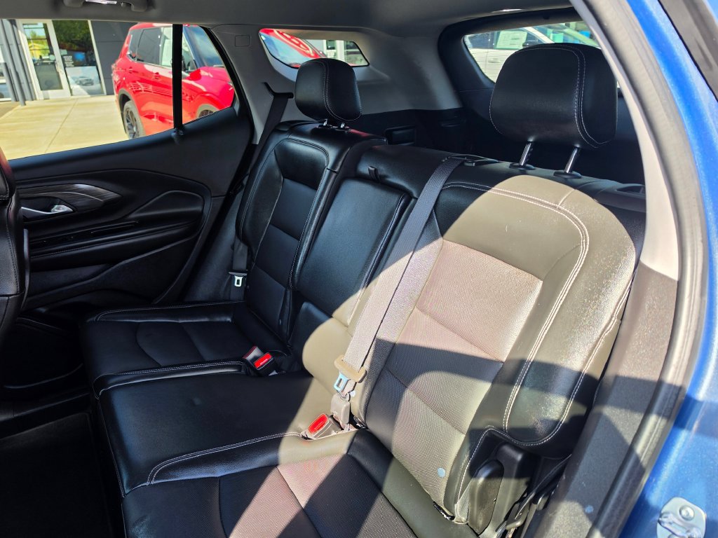 Used 2024 GMC Terrain SLT AWD/4WD image 17