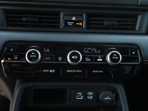 Used 2025 Honda Pilot TrailSport image 26
