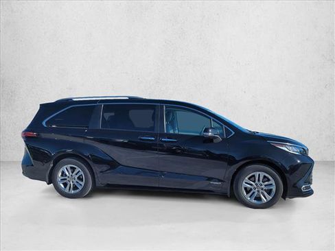 Certified 2021 Toyota Sienna Limited image 4