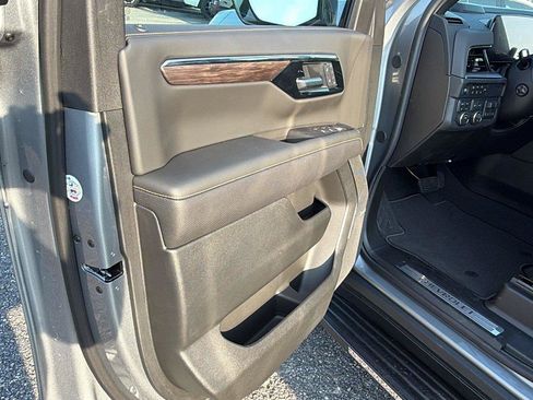 New 2026 Chevrolet Suburban Premier AWD/4WD image 15