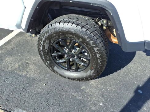 Used 2022 Jeep Gladiator Sport AWD/4WD image 6