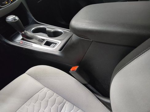 Used 2020 Chevrolet Equinox LS w/ LS Convenience Package image 26