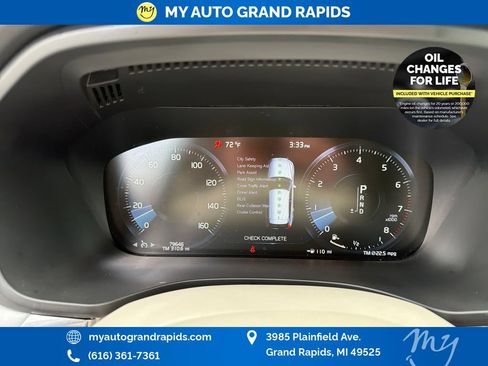Used 2019 Volvo XC60 T6 Momentum w/ Protection Package Premier AWD/4WD image 17