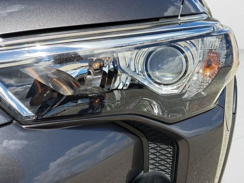 Used 2019 Toyota 4Runner SR5 Premium image 9