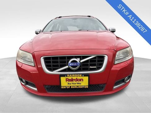 Used 2010 Volvo V70 R-Design image 2