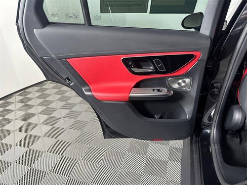 Used 2025 Mercedes-Benz GLC 300 4MATIC image 24