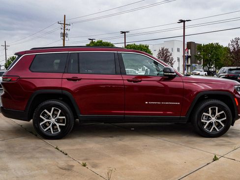 Used 2024 Jeep Grand Cherokee L Limited w/ Trailer Tow Package AWD/4WD image 9