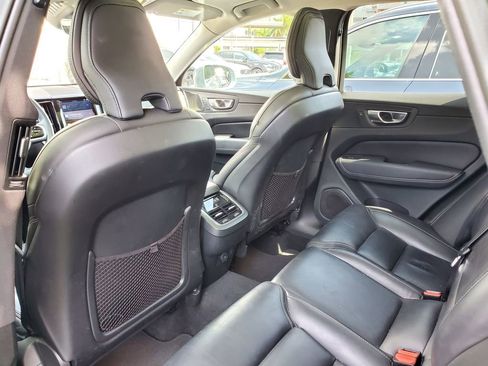 Used 2022 Volvo XC60 B5 Inscription image 11