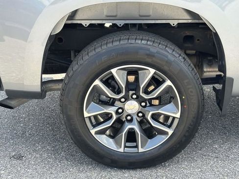 Used 2023 Chevrolet Silverado 1500 LT AWD/4WD image 29