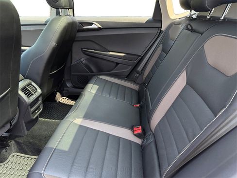 Used 2022 Volkswagen Taos SEL image 15
