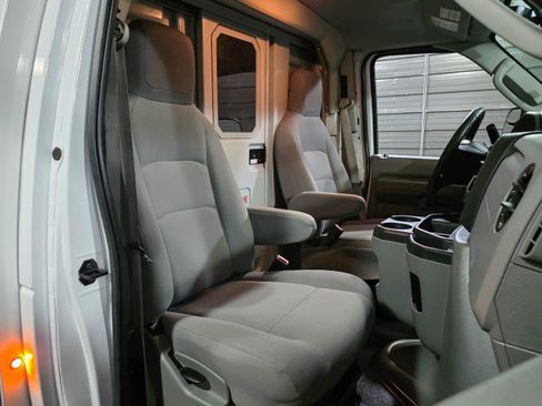 Used 2021 Ford E-350 and Econoline 350 Super Duty w/ Power Windows & Locks Group image 17