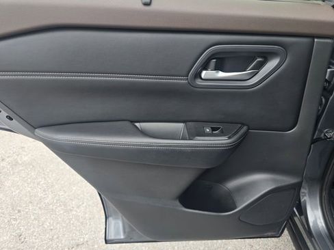 Used 2023 Nissan Rogue SV w/ SV Premium B Package FWD image 14