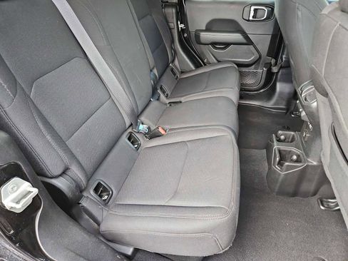 Used 2023 Jeep Gladiator Overland image 19