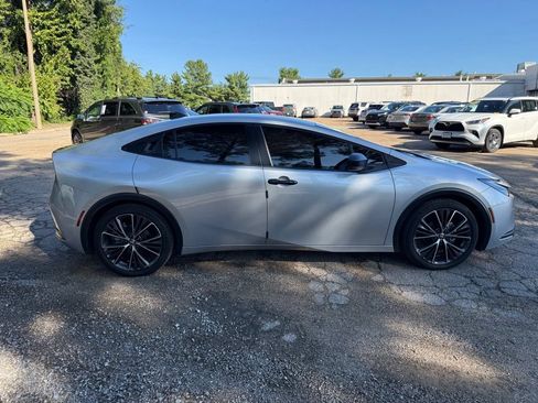 Used 2023 Toyota Prius LE FWD image 5