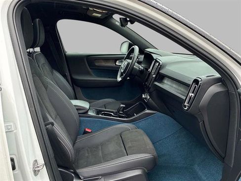Used 2023 Volvo XC40 Recharge Ultimate image 9