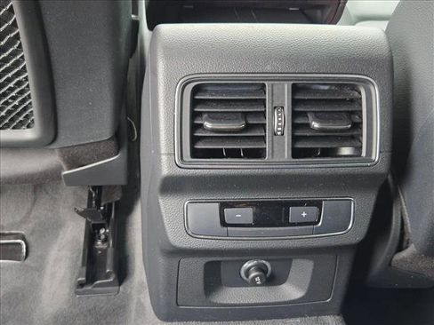 Used 2019 Audi Q5 Premium image 16