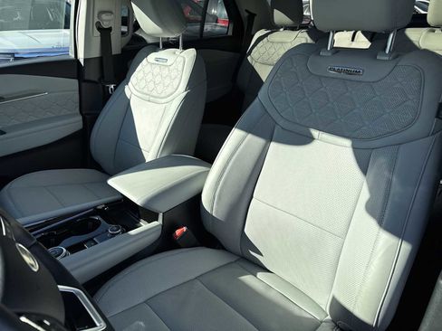 Used 2025 Ford Explorer Platinum w/ LUX Leather Package image 21