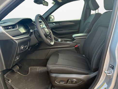 New 2025 Jeep Grand Cherokee Laredo w/ MOPAR Finishing Package image 18