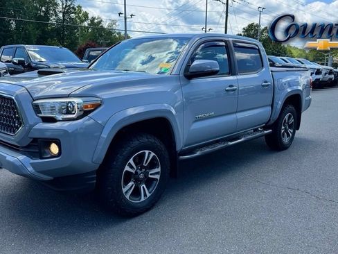Used 2018 Toyota Tacoma TRD Sport AWD/4WD image 1