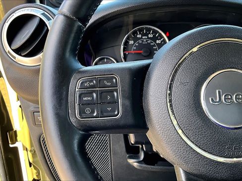 Used 2013 Jeep Wrangler Unlimited Rubicon w/ Connectivity Group AWD/4WD image 25