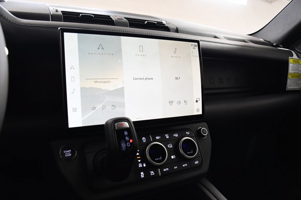 New 2026 Land Rover Defender 130 X-Dynamic SE AWD/4WD image 33