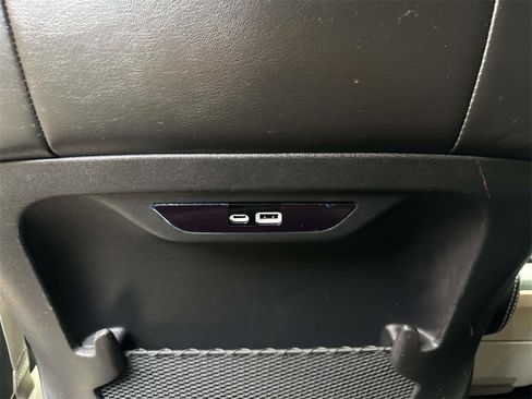 Used 2024 Chrysler Pacifica Touring-L image 14