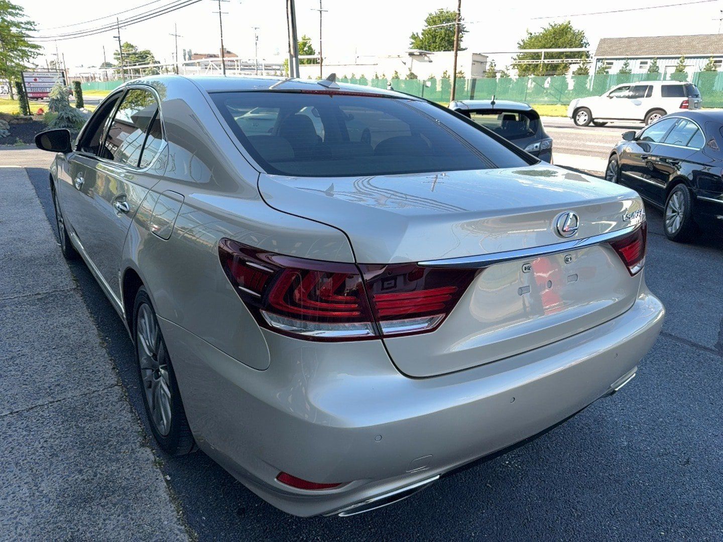 Used 2013 Lexus LS 460 L w/ All-Weather Pkg RWD image 4
