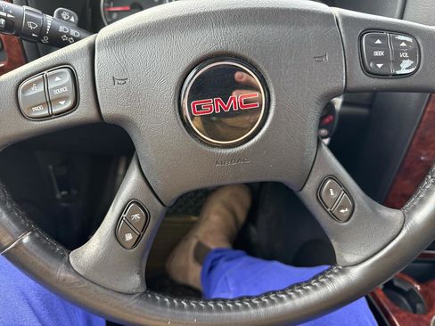 Used 2007 GMC Envoy SLT image 17