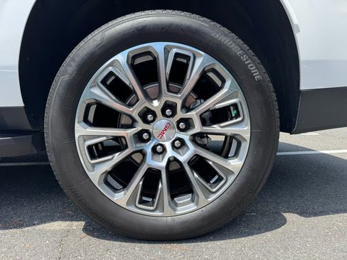 Used 2025 GMC Yukon XL Denali AWD/4WD image 77