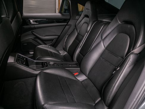 Used 2018 Porsche Panamera 4 image 18