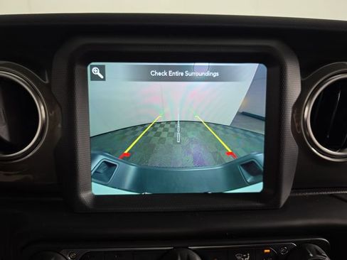 Used 2020 Jeep Gladiator Overland AWD/4WD image 17