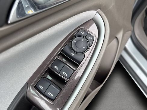 Used 2023 Chevrolet Malibu LT FWD image 19