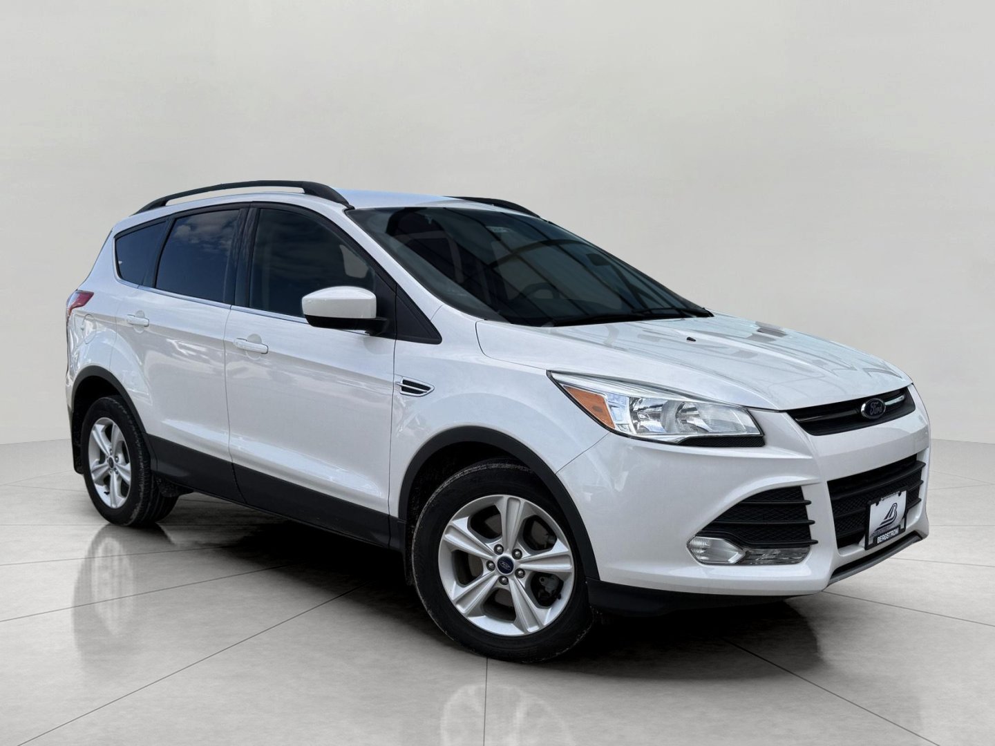 Used 2015 Ford Escape SE w/ Equipment Group 201A FWD image 1