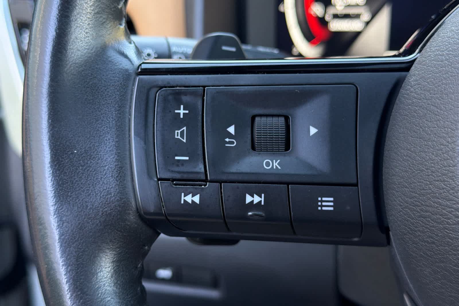 Used 2023 Nissan Rogue Platinum w/ Platinum Premium Package FWD image 27