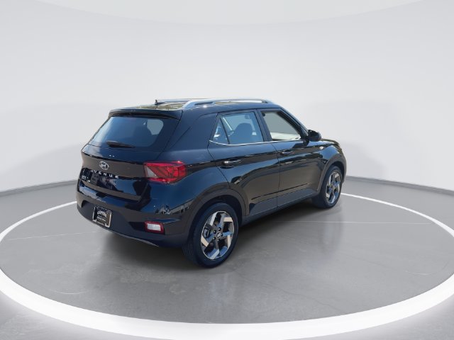 Used 2026 Hyundai Venue SEL FWD image 8