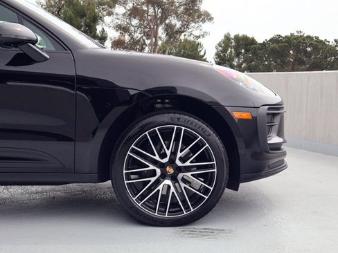 Certified 2025 Porsche Macan image 11