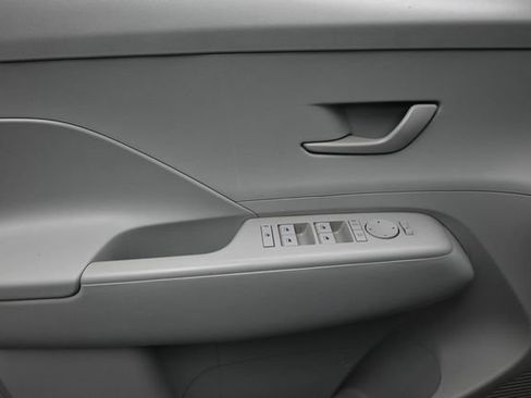 Used 2025 Hyundai Kona SEL AWD/4WD image 8