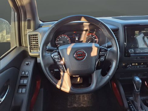 Used 2024 Nissan Frontier PRO-4X image 9