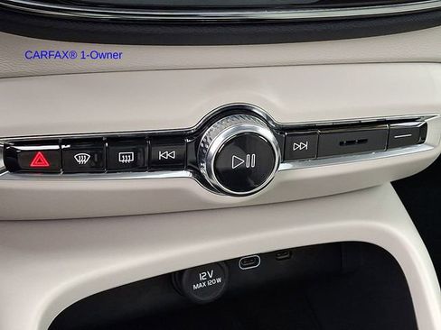 Used 2023 Volvo XC40 B5 Plus w/ Climate Package image 19
