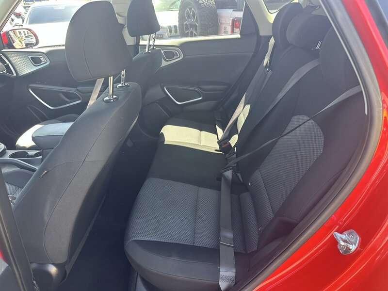 Used 2023 Kia Soul LX w/ LX Technology Package FWD image 30
