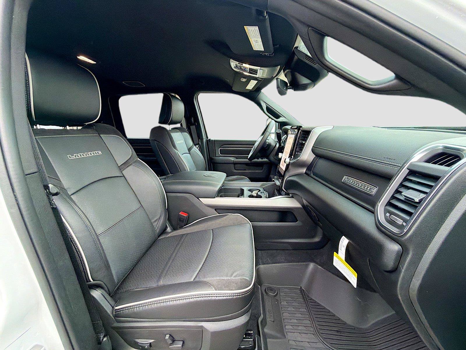 New 2026 RAM 2500 Laramie AWD/4WD image 14