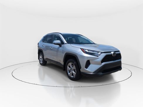 Used 2025 Toyota RAV4 XLE FWD image 2